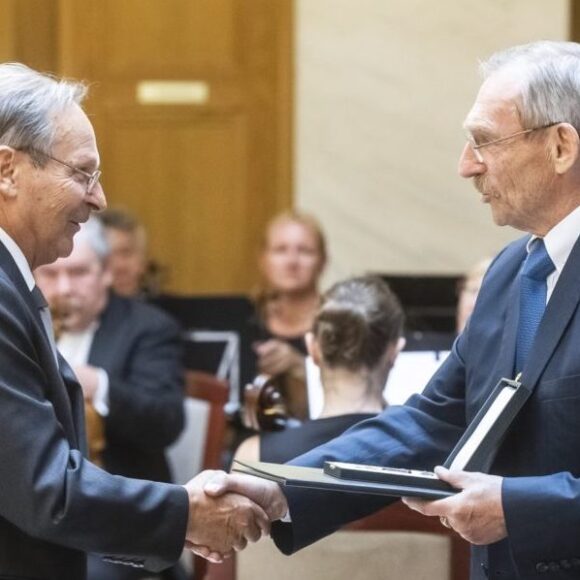 A rangos állami kitüntetéssel elismert Papp László műgyűjtő, galériavezető további nagy terveket szövöget