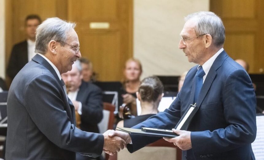 A rangos állami kitüntetéssel elismert Papp László műgyűjtő, galériavezető további nagy terveket szövöget